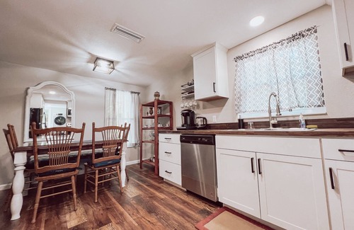 Gainesville Cabaña | Quaint Cottage-Pet Friendly-UF Shands-Monthly Stays!