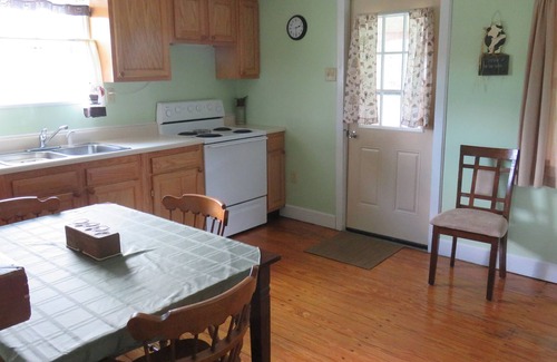 East Bernstadt Cabina | Scenic Country Cottage, Holiday Season Specials