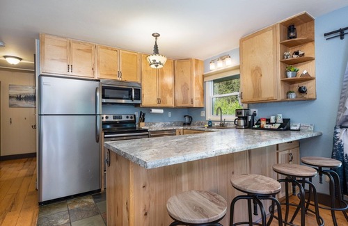 Blue River Casa | Quaint Dog Friendly Cabin with private sauna and hot tub 7 minutes from Breck