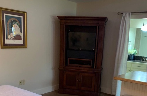Natchitoches Cabaña | Quaint guest house is within walking distance to downtown.