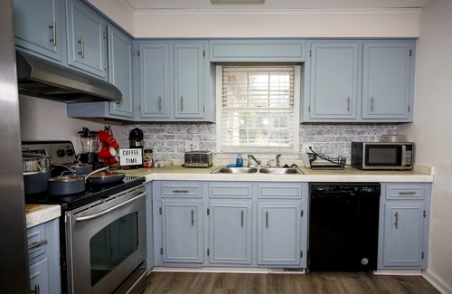 Columbia Casa | Quaint home w/ Private Pool Near Lake Murray – Ideal for Families and Friends