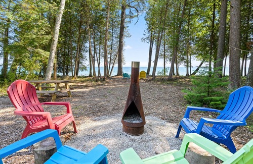Sturgeon Bay Cabaña | Quaint lakefront cottage by Cave Point-Whitefish Dunes State Park-Door County