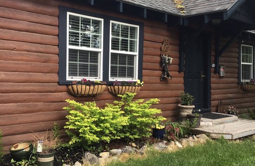 Kalispell Casa | Quaint Montana Cabin