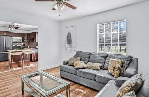 Westside Casa | Quaint, private stay with a large yard, private washer/dryer - snowbird friendly