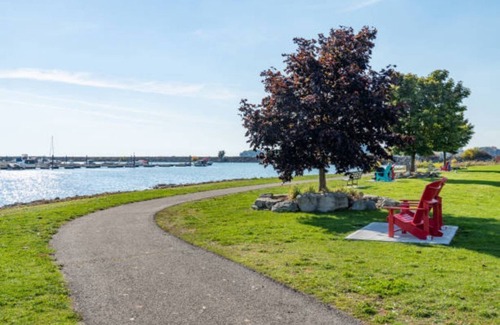 Port Colborne Cabaña | Quaint rear guest suite along the canal and close to Niagara Falls and wineries.