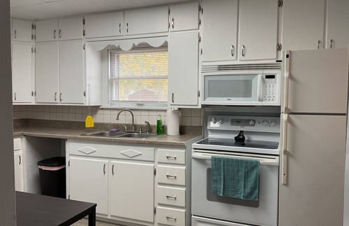 Fostoria Casa | Quaint recently renovated private home with small town living surroundings