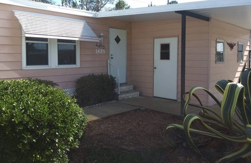 The Villages Casa | Retiro pintoresco en el pueblo de Silver Lake con carrito de golf de gas