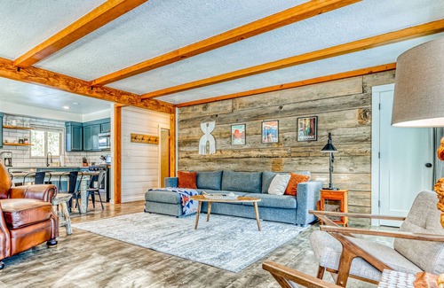 Three Rivers Casa | Quaint, riverfront home with woodstove, patio, deck, board games & washer/dryer