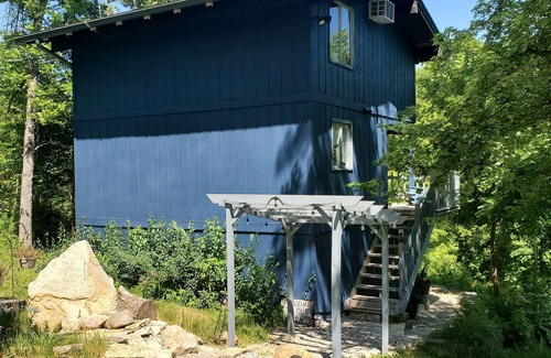 Bath Cabaña | Quaint Stream Side Cottage 15m from Oxford&Hamilton OH