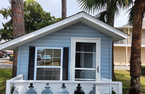 Fort Walton Beach Cabaña | Quaint studio in downtown Fort Walton Beach!!