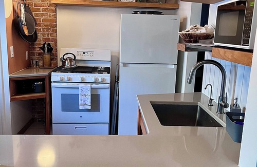 Central - Terry Casa | Quaint sunny cottage that rests in the historical neighborhood of Billings