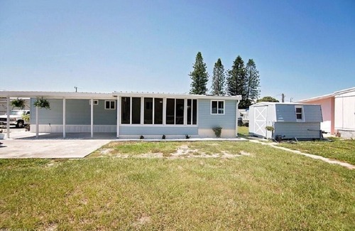 Flamingo Bay Casa | Quaint Waterfront Cottage Near Beaches and Fishing
