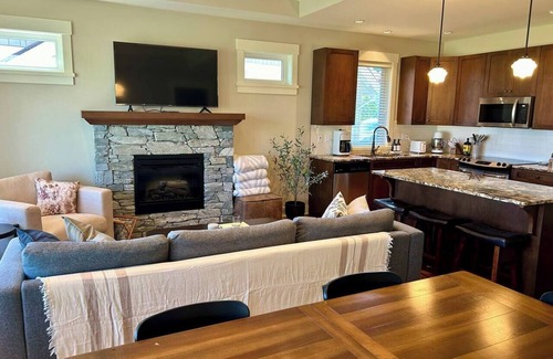 Regional District of Nanaimo Casa | Qualicum Landing Tranquility- -3bdrm/4 bd/sofa bed