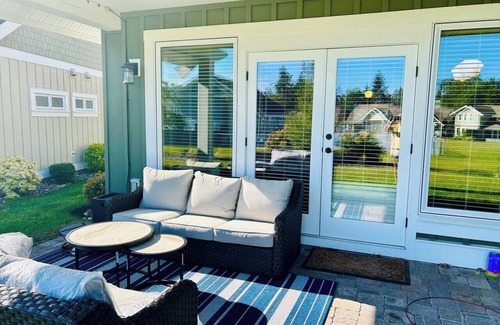 Regional District of Nanaimo Casa | Qualicum Landing Tranquility- -3bdrm/4 bd/sofa bed