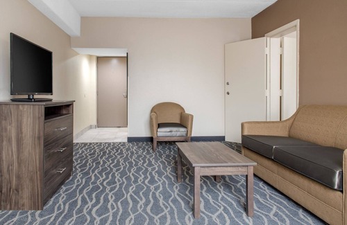 Richmond Hotel | Quality Inn and Conference Center