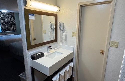 West Des Moines Hotel | Quality Inn By Choice Hotels - West Des Moines - I 235 & I 80