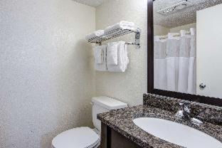 Gatlinburg Hotel | Quality Inn Creekside - Downtown Gatlinburg