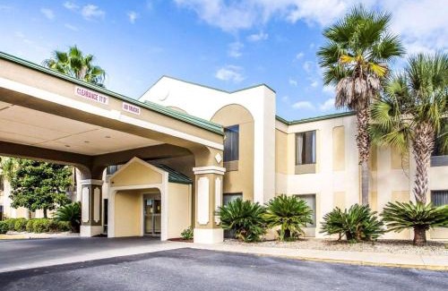 Darien Hotel | Quality Inn Darien-North Brunswick