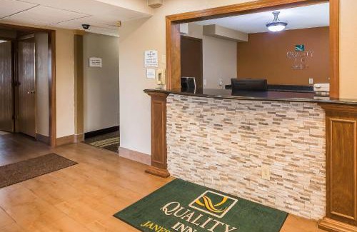 Janesville Hotel | Quality Inn Janesville North