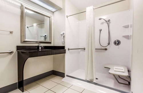 Lancaster Hotel | Quality Inn Lancaster