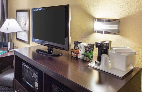 Holiday City Hotel | Quality Inn Montpelier