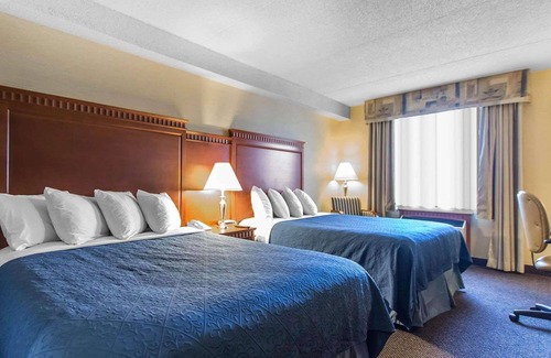 Algoma District Hotel | Quality Inn & Suites Bay Front