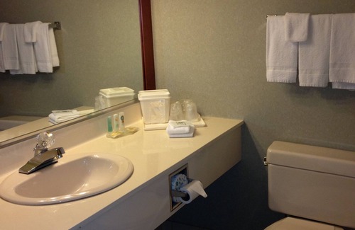 Algoma District Hotel | Quality Inn & Suites Bay Front