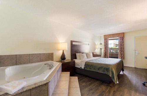 Statesboro Hotel | Quality Inn & Suites Conference Center Statesboro Historic District