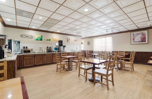 Statesboro Hotel | Quality Inn & Suites Conference Center Statesboro Historic District