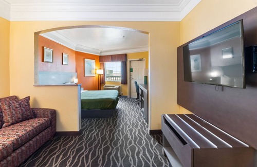 Galveston Hotel | Quality Inn & Suites Galveston - Beachfront