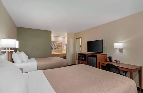 Morrow Hotel | Quality Inn & Suites Morrow Atlanta South
