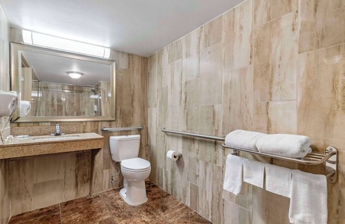 Morrow Hotel | Quality Inn & Suites Morrow Atlanta South