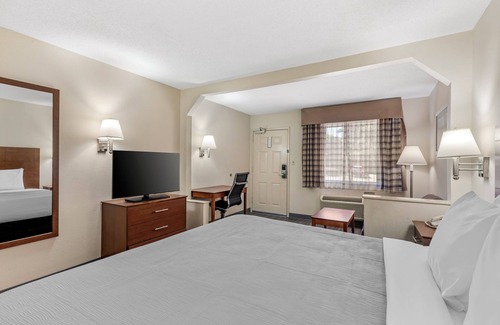 Stockbridge Hotel | Quality Inn & Suites Stockbridge Atlanta South I-75