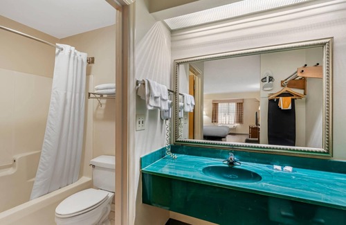 Stockbridge Hotel | Quality Inn & Suites Stockbridge Atlanta South I-75