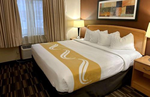 Fargo Hotel | Quality Suites Near West Acres