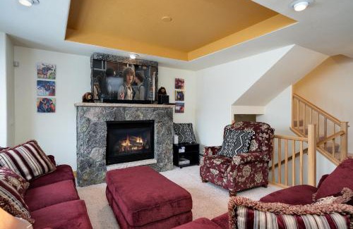 Blue River Casa | Quandary Vista Townhome Incredible Mountain Views with Hote Tub