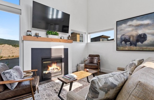 Whitefish Casa | Quarry B10 - Stunning Quarry unit w/ access to community pool, spa , gym & more!