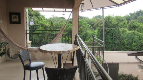 Uberaba Casa | Quarto com varanda e cozinha e entrada independente