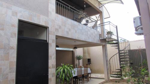 Uberaba Casa | Quarto com varanda e entrada independente