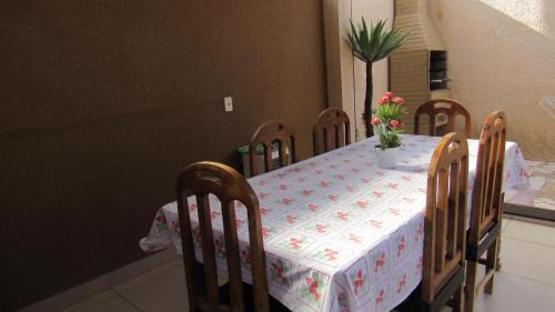 Uberaba Casa | Quarto com varanda e entrada independente