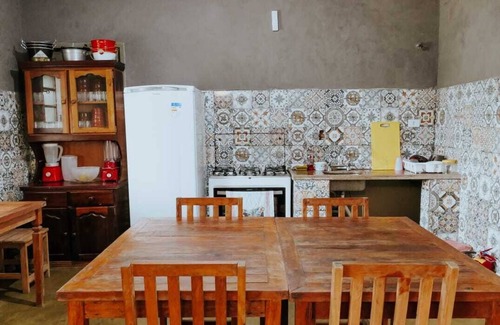 Cananeia Casa | Quartos Comunitários e Áreas Comuns Aconchegantes, Hostel - a 5 min da Praia!