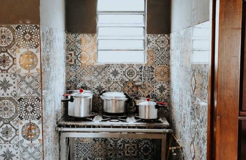 Cananeia Casa | Quartos Comunitários e Áreas Comuns Aconchegantes, Hostel - a 5 min da Praia!