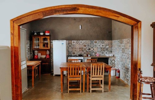 Cananeia Casa | Quartos Comunitários e Áreas Comuns Aconchegantes, Hostel - a 5 min da Praia!