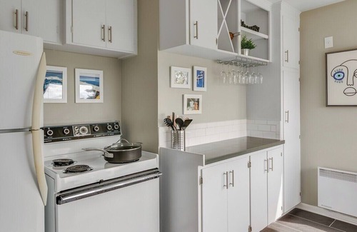 West Queen Anne Condominio | Queen Anne Charmer with Views of Puget Sound!