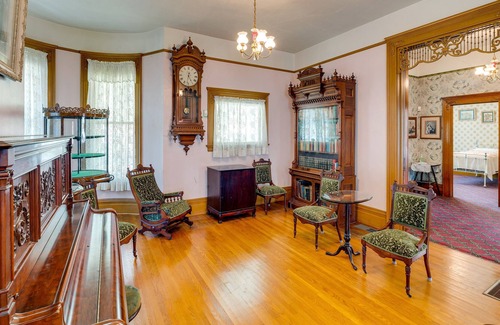Lodi Casa | Queen Anne Victorian Home < 1 Mi to Downtown Lodi!