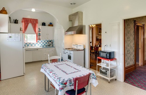Lodi Casa | Queen Anne Victorian Home < 1 Mi to Downtown Lodi!