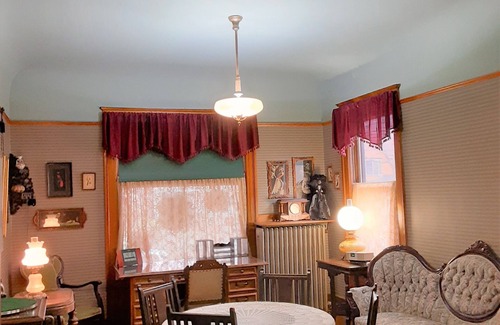 Downtown Toledo Casa | Queen Bed in Historic Victorian Bed and Breakfast