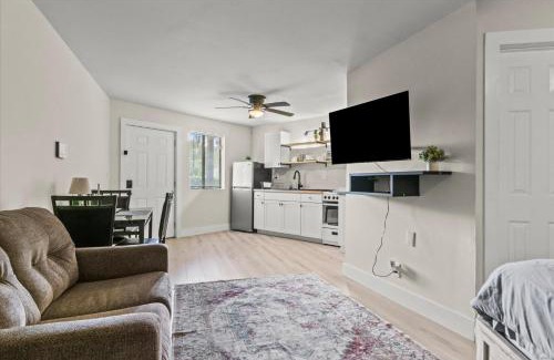 Huntsville Apartamento | Queen Bed Modern Studio Apartment in Huntsville