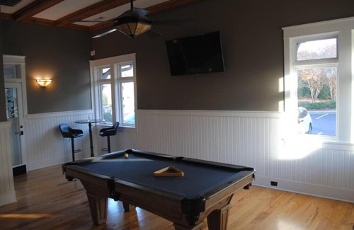 Greensboro Apartamento | Queen bed+sofabed Streaming gym extended stay 5-15 minutes hospital/entertainment/downtown/airports