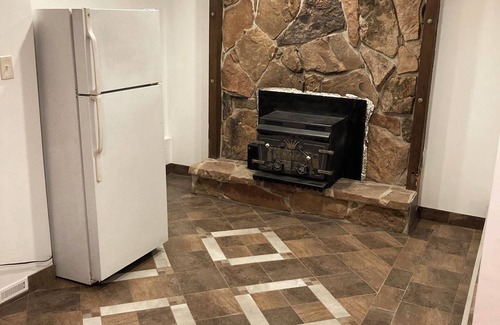 Fruit Heights Casa | Sótano remodelado con muebles nuevos.